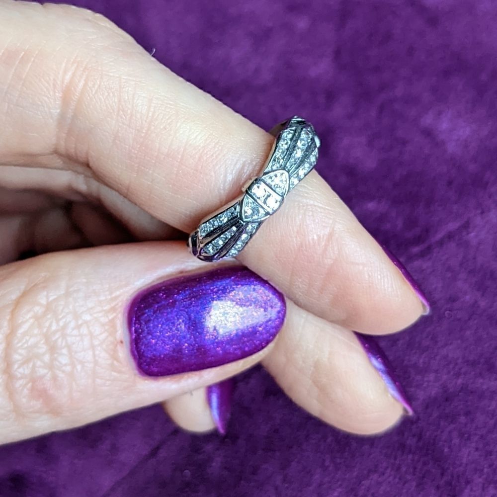 READ CAREFULLY bow shaped platinum ring